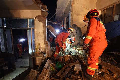 More than 100 dead in northwestern China after earthquake